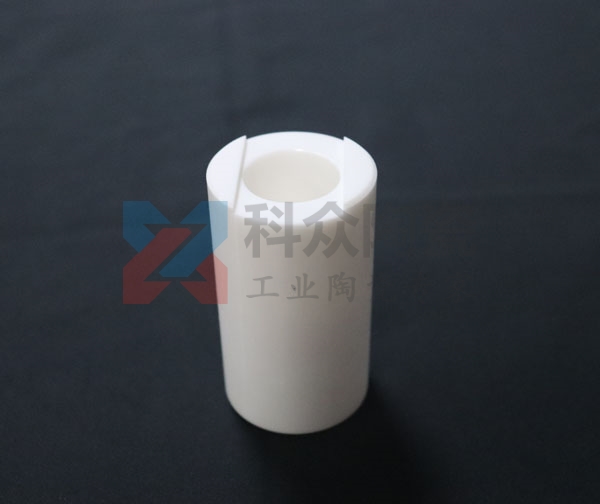 高鋁陶瓷耐磨管是什么？它的優(yōu)點(diǎn)在哪？
