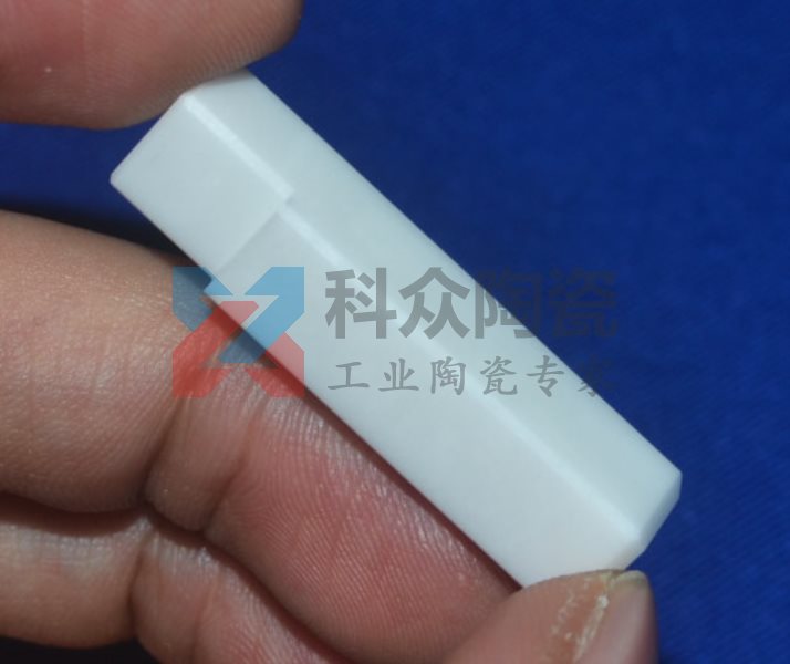 氧化鋯陶瓷在工業(yè)上會逐漸取代氧化鋁陶瓷嗎？